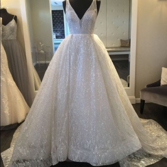 Lazaro Style 3662 Designer Wedding Gown 0-2 - Picture 3 of 12